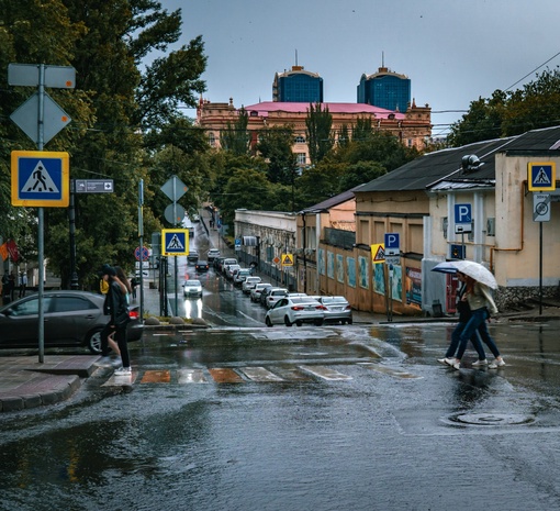 Вечерняя фотопрогулка по дождливому Ростову..