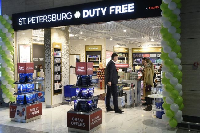 В РФ разрешат продажу алкоголя из duty free на внутренних рейсах  До 30 июня 2026 года пассажирам междугородних..