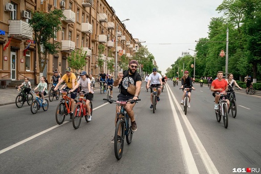 Ещё немного забавных фотоснимков с минувшего велопарада в Ростове..