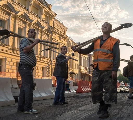 80% работодателей в Москве устраивают к себе родственников  На производстве и в финансовой сфере блат..