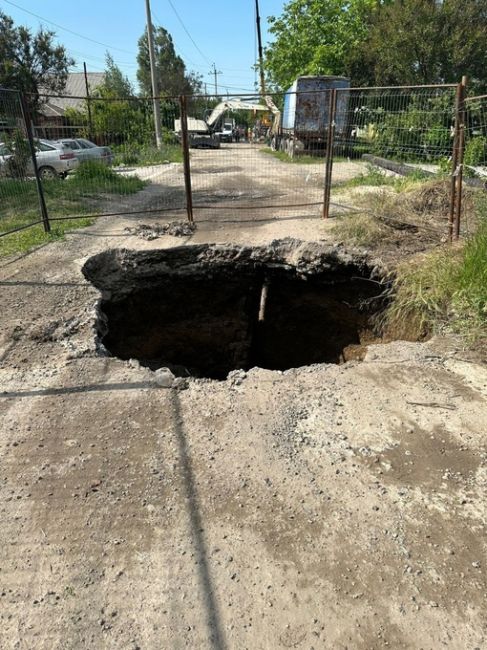 Жители Таганрога остались без воды из-за ЧС на главном коллекторе города.  Ещё вчера вечером произошло ЧП на..