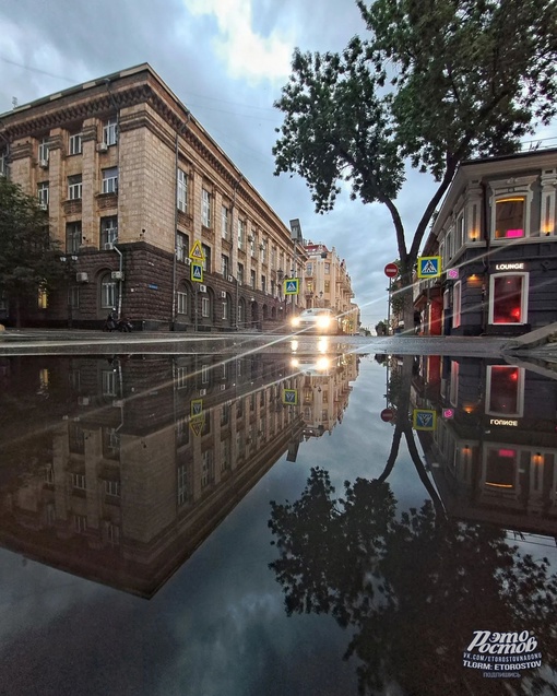 Отражения в лужах после сегодняшнего дождя..