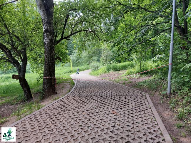 ⚒🌳🚜  На Щелоковском хуторе кладут асфальт.  Заканчивается эра дырявых дорожек, которые так надоели..