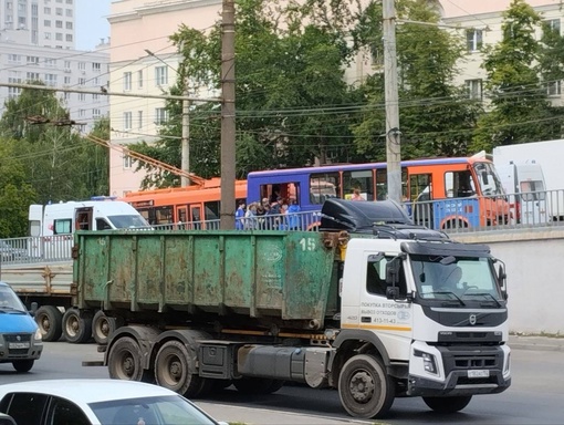 🗣️дорожные новости  Пять человек пострадали в ДТП на Московском шоссе.  Трём из них медицинскую помощь..