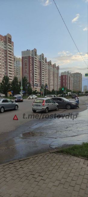 Нам пишут: "17 июня в 19:40 произошло ДТП на пересечении Ерёменко и Маршала Жукова. Может кто-нибудь заснял на..