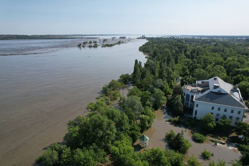 ⚡️«Каховская ГЭС полностью разрушена и не подлежит восстановлению», — заявление Укргидроэнерго.  ⚡️Вода..