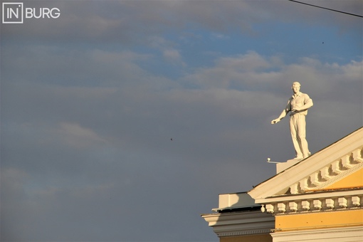 Красивая архитектура. Скульптуры на Театре оперы и..