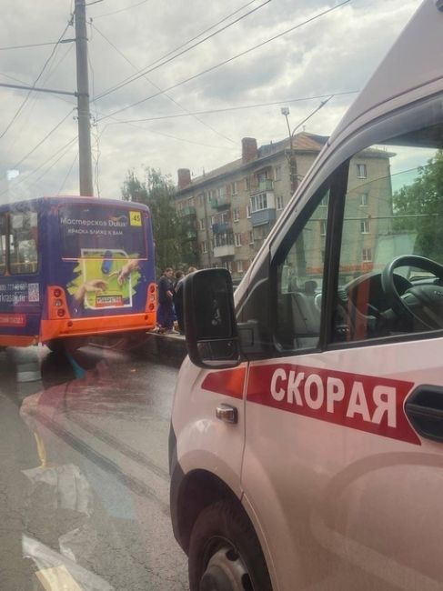 🗣️дорожные новости  Пять человек пострадали в ДТП на Московском шоссе.  Трём из них медицинскую помощь..