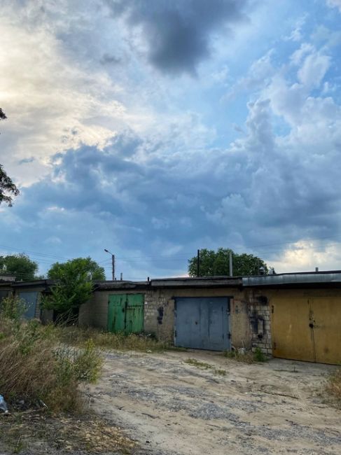 ⛈ Тем временем в Ростовской области объявили штормовое предупреждение: 
С 17:30 и до конца суток 24 июня, а..