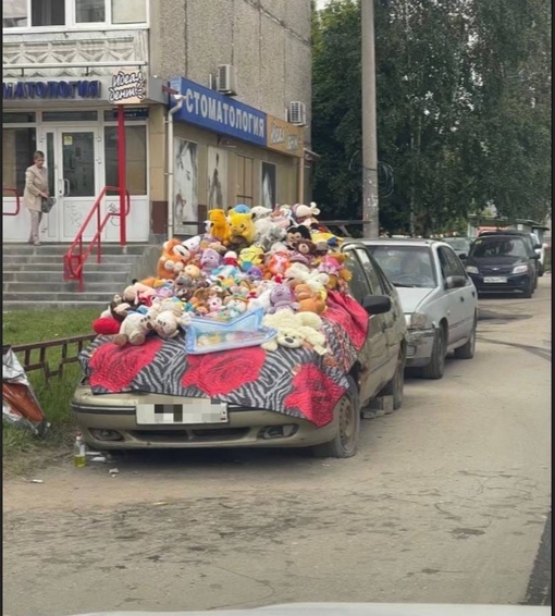 🗣️ На Львовской кто-то из старого авто, которое, со слов местных жителей,  стоит там уже давно, сделал место..