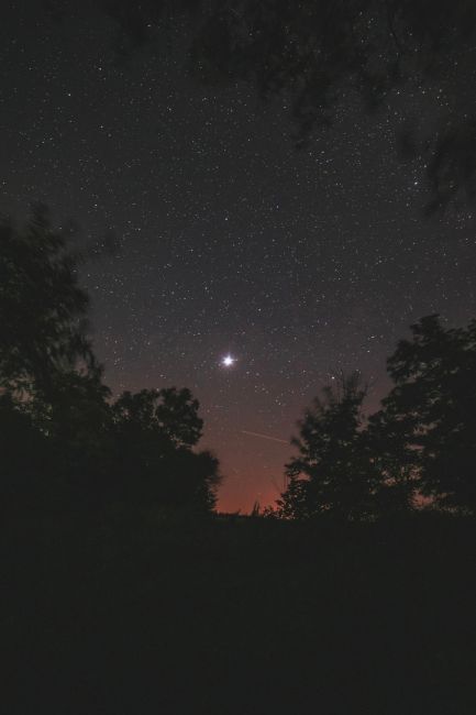 Юпитер и Млечный Путь над Таганрогским заливом 💫  Фото: Артём..