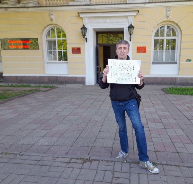 «Не ходи убивать, не ходи умирать» — с таким плакатом сегодня вышли к пункту отбора на военную службу по..