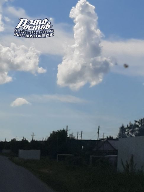 Boлшeбныe oблaкa oднaжды за Ростовским морем 😃☁  - Небеса, дайте мне знак, мыть машину или нет
-..