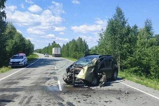 На трасса Усть — Багаряк произошло лобовое столкновение  Водитель «Рено Дастер» не справился с управлением..