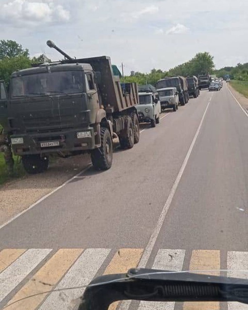 ⚡️Пока огромные колонны "ахматовцев" двигаются в сторону Ростова-на-Дону (1,2 видео), колонны ЧВК "Вагнера" уже..