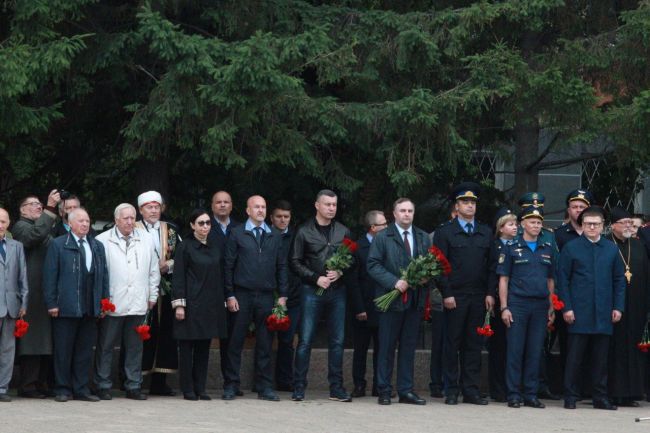 В День памяти и скорби у мемориала «Вечный огонь».  Фото: администрация..