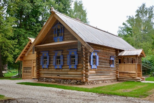 🏠 Сразу две хорошие новости из музея-заповедника «Щёлоковский хутор»!  Во-первых, музей уже начал принимать..