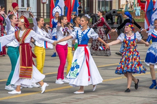 🇷🇺 В Новороссийске на площади развернули огромный флаг России  Фото..