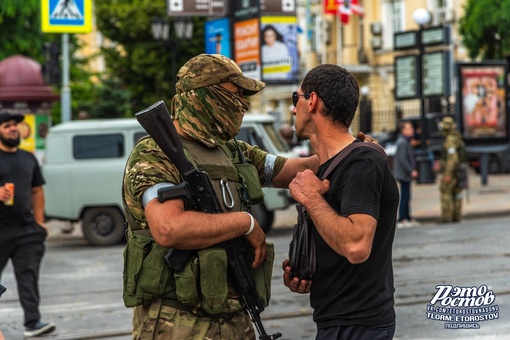 📸 24 июня. ЧВК "Вагнер" в Ростове. На глазах творилась..