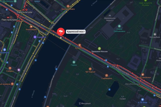 🚫🚗 Перед Крымским мостом образовалась пробка. Его перекрыли для проведения..