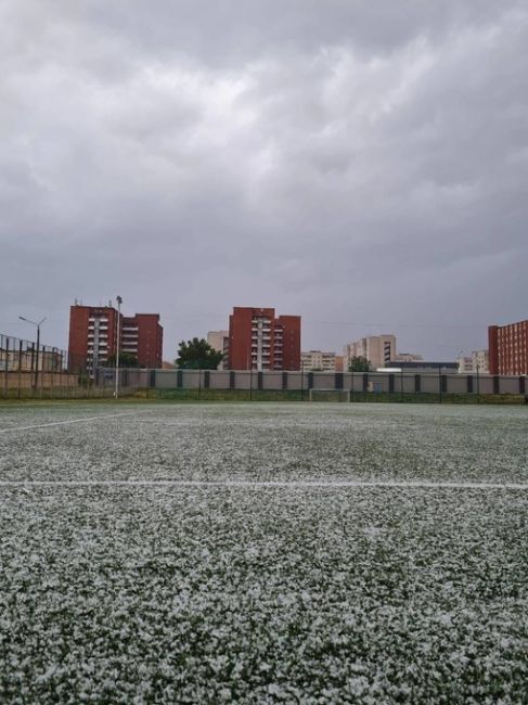 Пока Нижегородцы прохлаждались под дождем, в Сарове выпал град
..