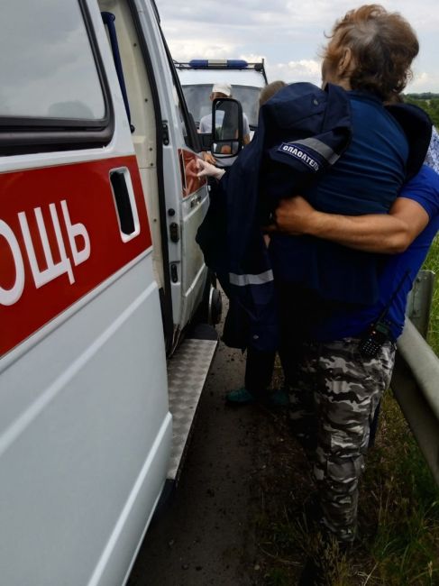 В Ростовской области женщина упала в реку через перила, потому что ей стало плохо  21 июня семейная пара ехала..