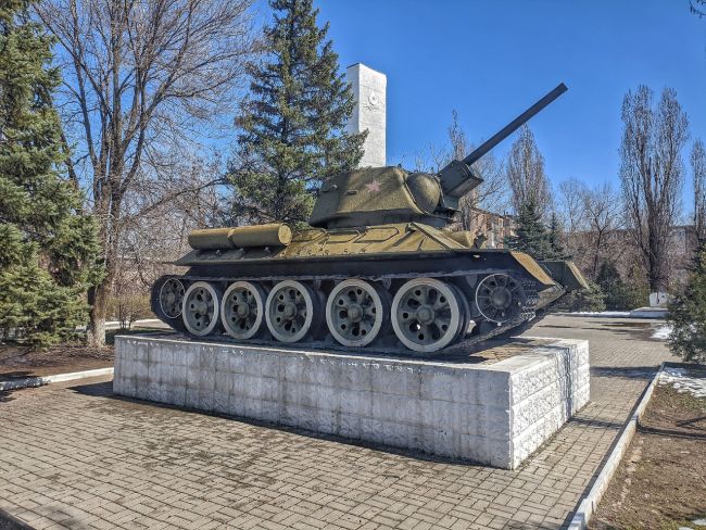 📸 Танк Т34 на Гвардейской площади.  📍Площадь названа в честь героев-гвардейцев освободителей города..