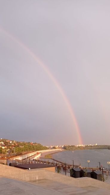 🌈Красивое завершение дня  В Уфе прямо над многоэтажками появилась радуга.  Какова красота ..