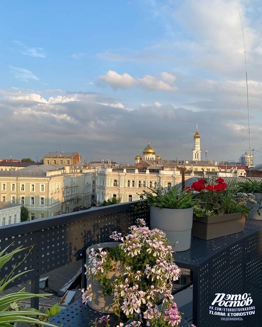 🌤 Лето в Ростове: вид с домика на Шаумяна 🌺  ⚠ВНИМАНИЕ! [https://vk.com/video/@etorostovnadonu|Видео могут смотреть] только..