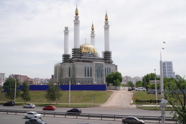 🕌В Уфе возобновили строительство Соборной мечети «Ар-Рахим»  В Уфе возобновили строительство соборной..