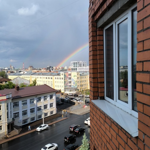 🌈Красивое завершение дня  В Уфе прямо над многоэтажками появилась двойная радуга. Бережно собрали..