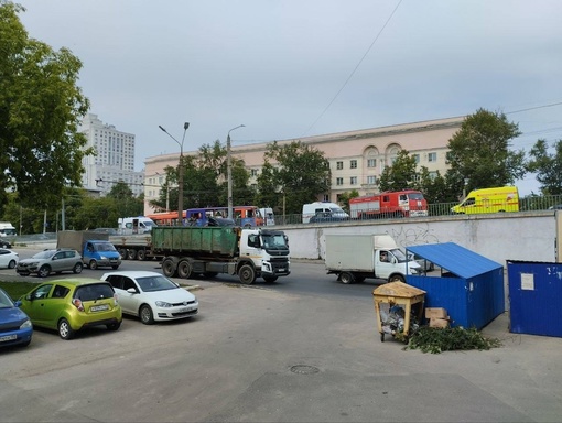 🗣️дорожные новости  Пять человек пострадали в ДТП на Московском шоссе.  Трём из них медицинскую помощь..