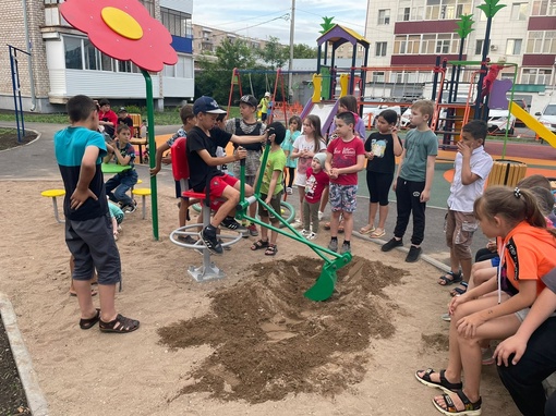 Город Октябрьский, ул. Гаражная, 5, Садовое кольцо, 7, 9. Вот так теперь выглядит первый в 2023 году двор, где..