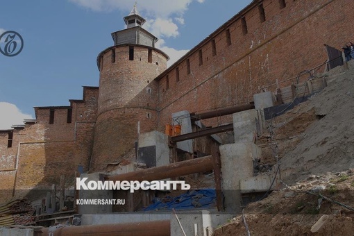 Фуникулер на склоне нижегородской кремля обещают запустить этой осенью.  Сроки несколько раз переносились..