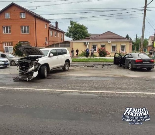 🚨🚗 Серьёзное ДТП сегодня на Киргизской (Чкаловский). Водитель «Тойота Ленд Крузер Прадо» при повороте..