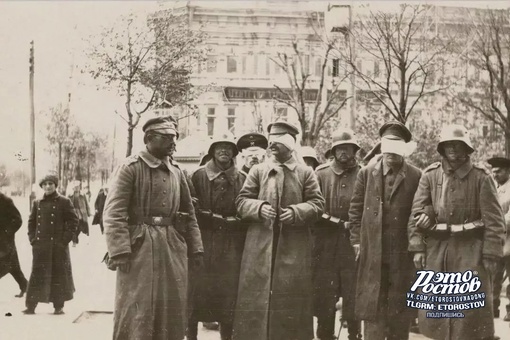 📸
Первое фото — «сложившаяся ситуация» 24 июня 2023 года. Второе сделано здесь же, но 105 лет назад. На нем —..