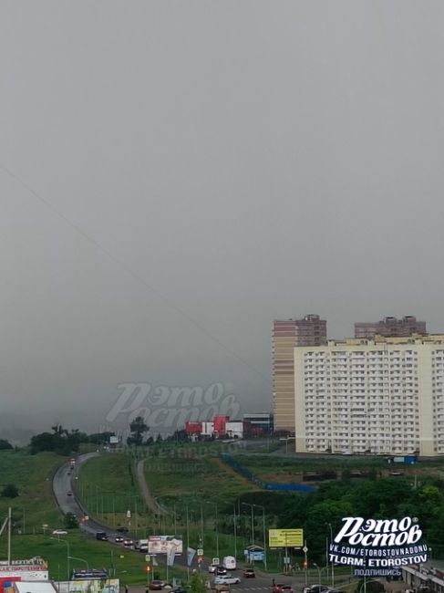 ⛈ Ростов накрыла гроза. Надеемся, что обойдётся без..