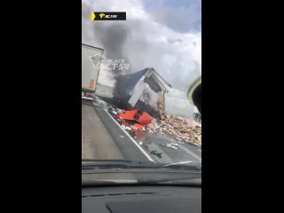 На трассе в Барабинском районе произошло смертельное ДТП  Лоб в лоб столкнулись две фуры. Очевидцы сообщают,..