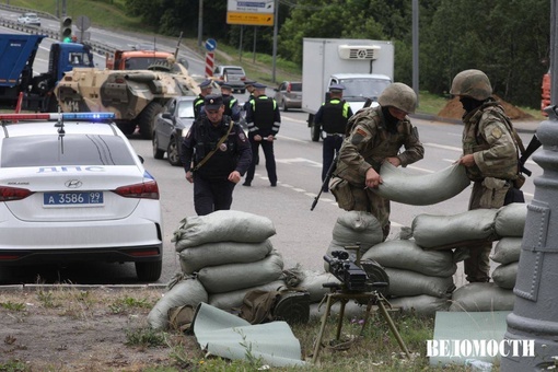 Последние новости к этому часу:  Пригожин заявил, что ЧВК Вагнер будут находиться в Ростове и блокировать..