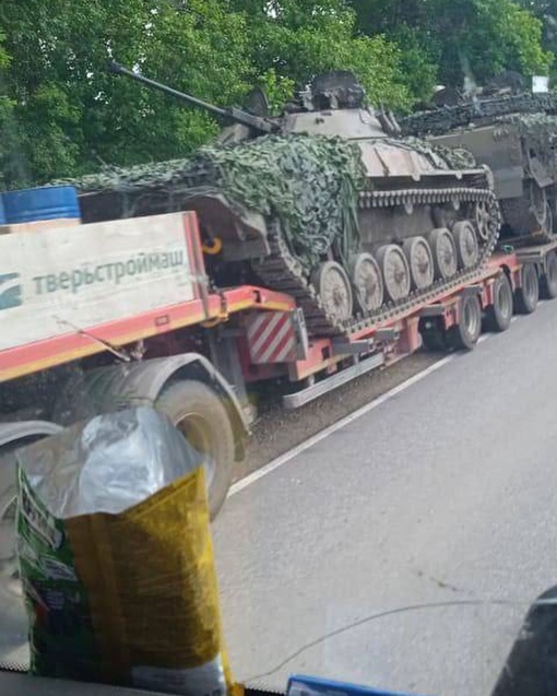 ⚡️Пока огромные колонны "ахматовцев" двигаются в сторону Ростова-на-Дону (1,2 видео), колонны ЧВК "Вагнера" уже..