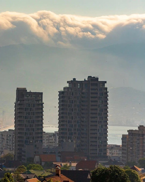 🌊Нетипичный июньский пейзаж с утра за окном 
Борода в Новороссийске. 
Фото Кристина..