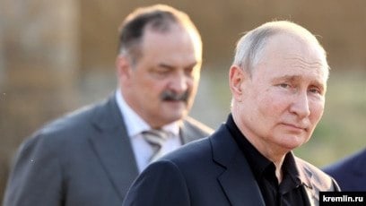 Путин в Кремле и его двойник по кличке Банкетный в Дагестане, разница 10..