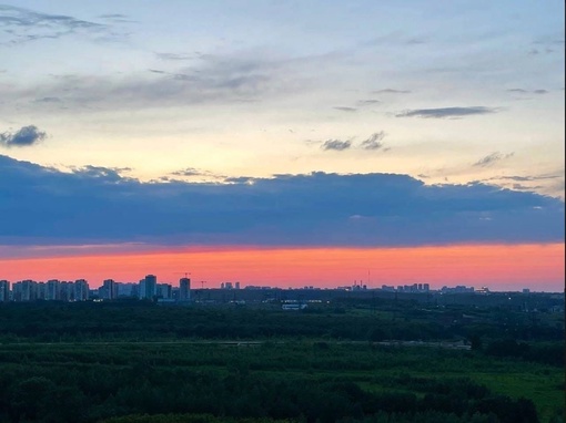 Закат цвета Российского флага🇷🇺
..