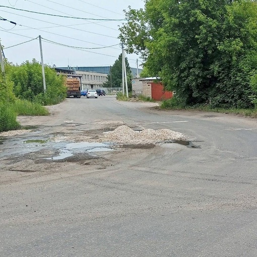 🗣️ Кажется, власти Заволжья фотожабы местных жителей не оценили, но результат есть — лужу засыпали(..