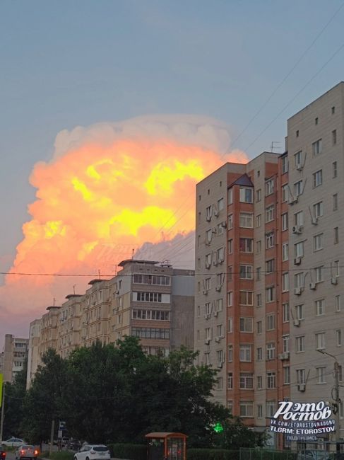 Могучее облако на закате в Ростове..