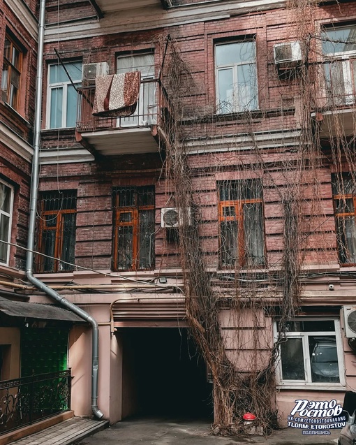 🏚 Во дворах старого..