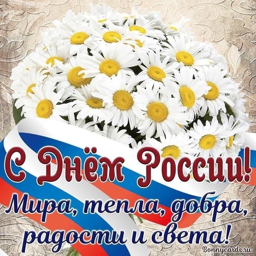 🇷🇺 Только в нашей стране люди могут хранить в серванте хрустальный сервиз и ни разу им не воспользоваться...