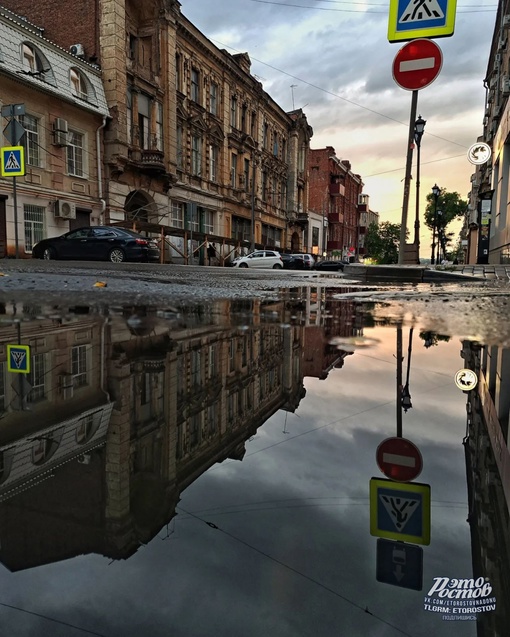 Отражения в лужах после сегодняшнего дождя..