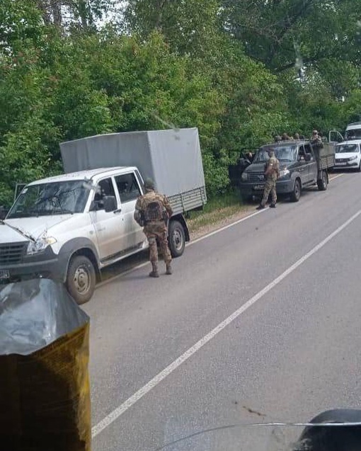 ⚡️Пока огромные колонны "ахматовцев" двигаются в сторону Ростова-на-Дону (1,2 видео), колонны ЧВК "Вагнера" уже..