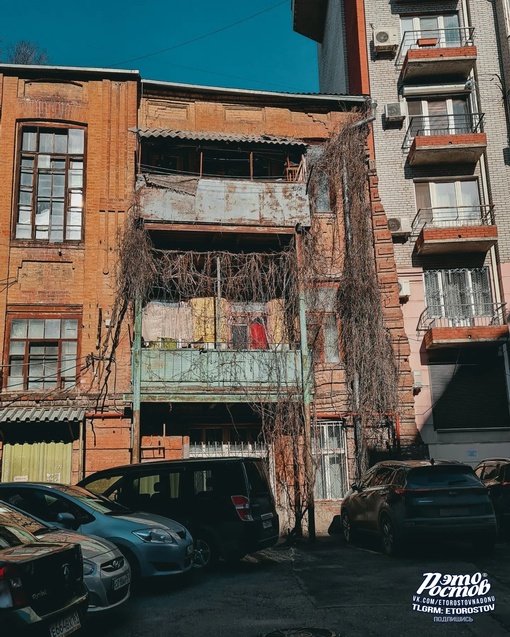 🏚 Во дворах старого..